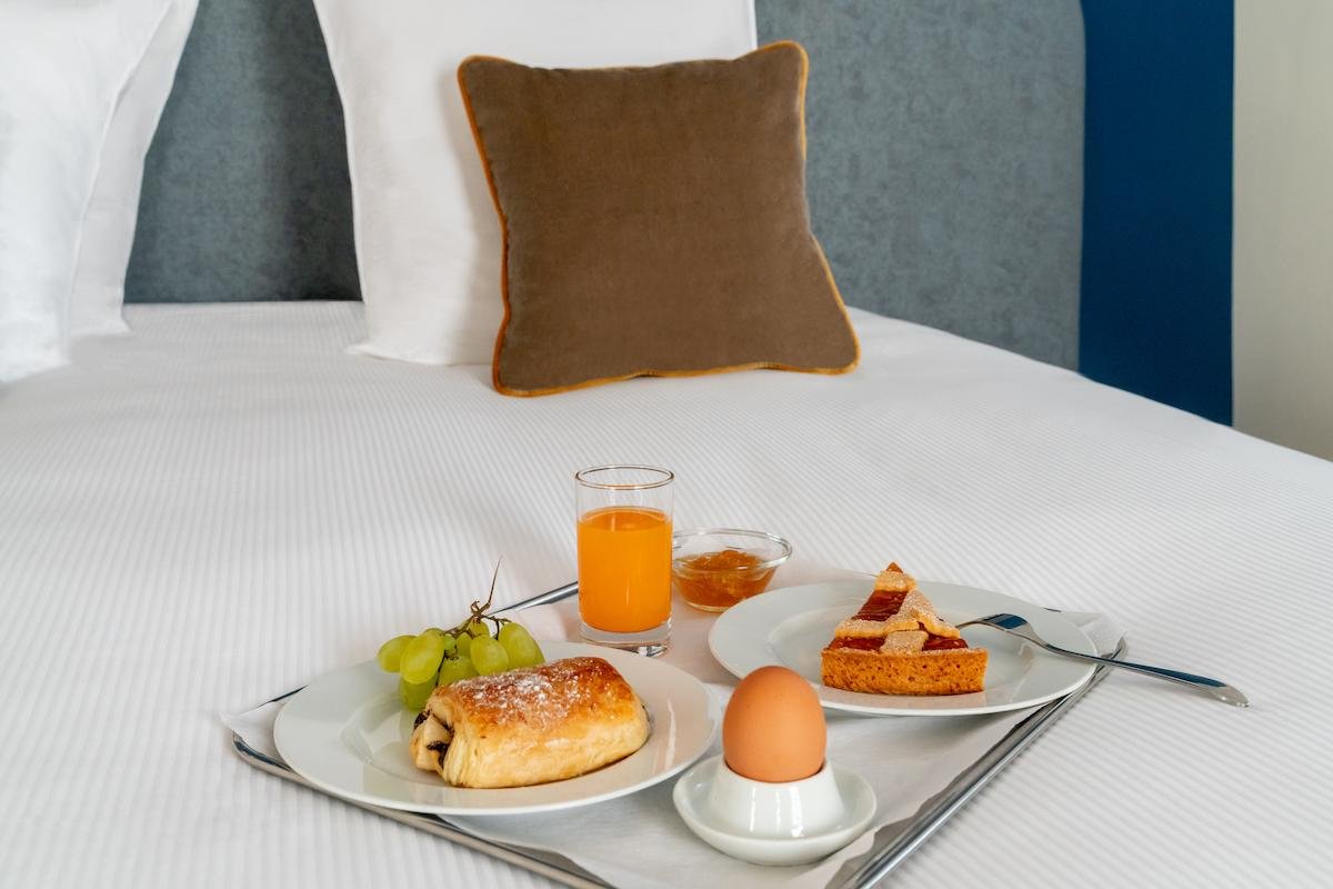 Room breakfast 9 Hotel Cesari Rome